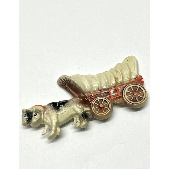 Vintage Plastic Covered Wagon Brooch Pin - Picture 2 of 5